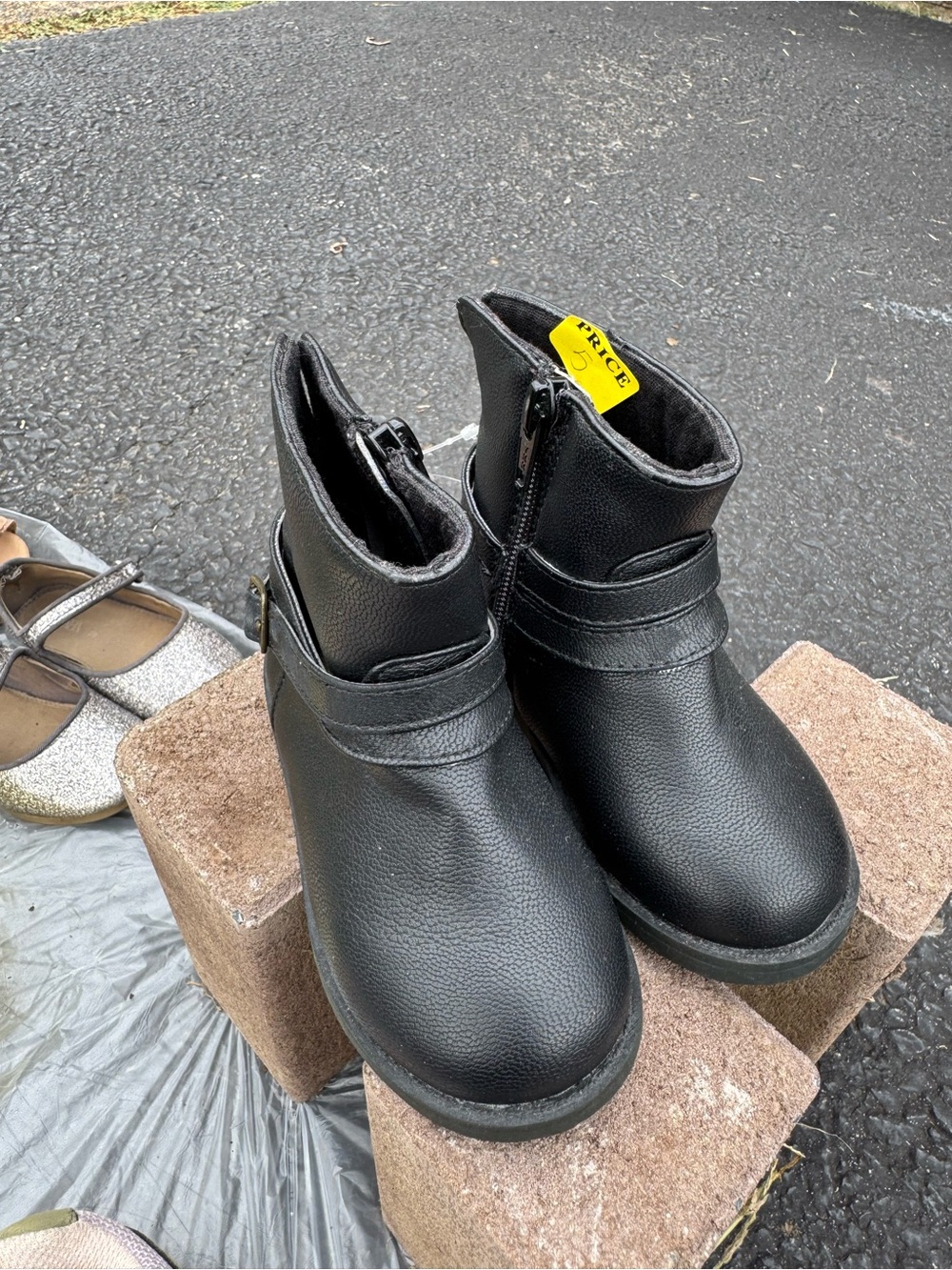 NWT Gap little kids boots size6